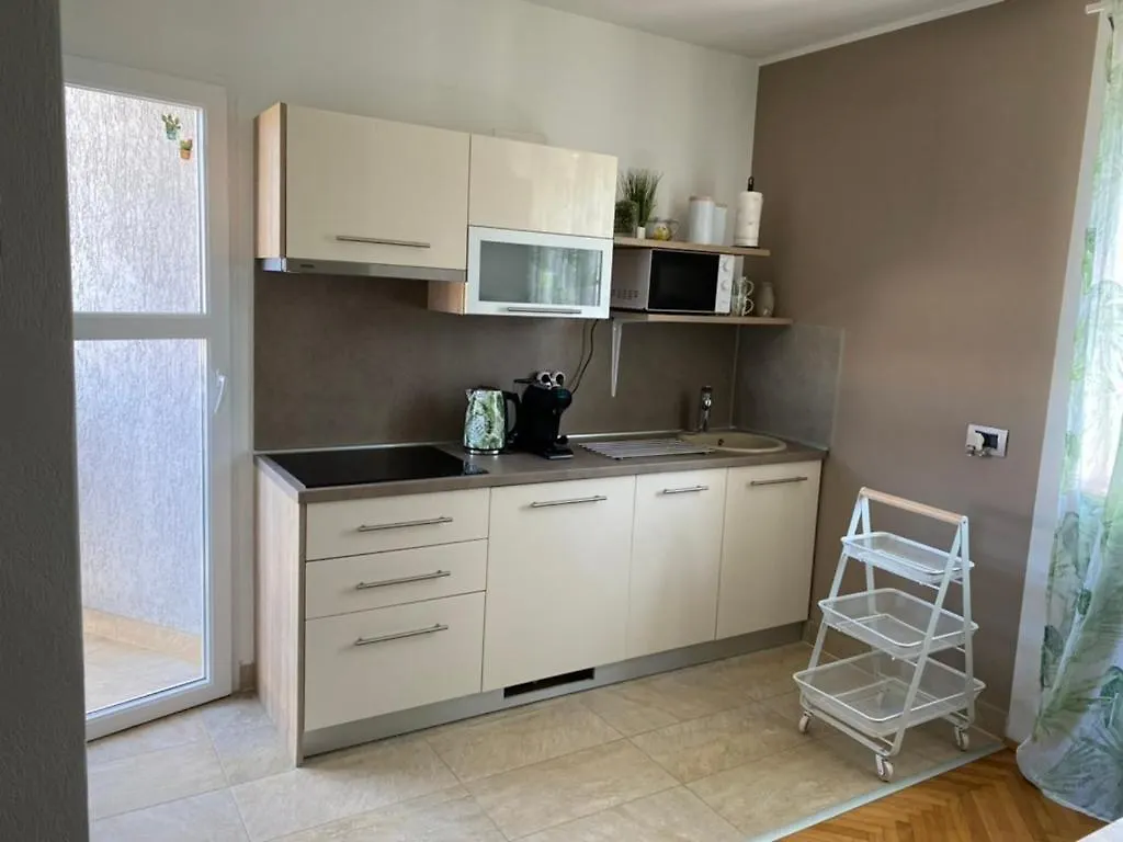 Apartment Nina'S Home Land&Sea Punat
