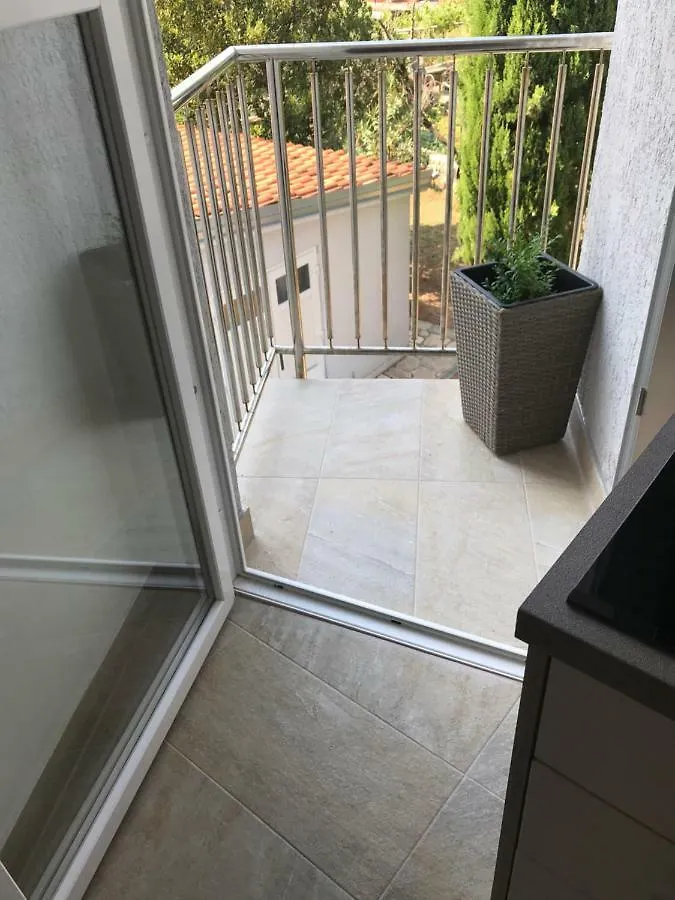 Apartment Nina'S Home Land&Sea Punat